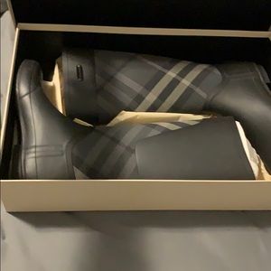 Burberry clemence rain boots